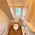 8 Einzelbetten I 6 Schlafzimmer I 2 Sep Ebenen I 2 Baeder, 2 Sep Wc I Messe, A81 I Monteure, Teams Apartmán *