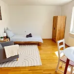 Apartmán 8 Einzelbetten I 6 Schlafzimmer I 2 Sep Ebenen I 2 Baeder, 2 Sep Wc I Messe, A81 I Monteure, Teams *