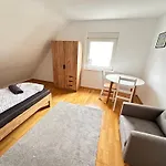 8 Einzelbetten I 6 Schlafzimmer I 2 Sep Ebenen I 2 Baeder, 2 Sep Wc I Messe, A81 I Monteure, Teams Böblingen