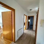 8 Einzelbetten I 6 Schlafzimmer I 2 Sep Ebenen I 2 Baeder, 2 Sep Wc I Messe, A81 I Monteure, Teams Apartmán Böblingen