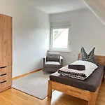 8 Einzelbetten I 6 Schlafzimmer I 2 Sep Ebenen I 2 Baeder, 2 Sep Wc I Messe, A81 I Monteure, Teams *