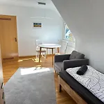 8 Einzelbetten I 6 Schlafzimmer I 2 Sep Ebenen I 2 Baeder, 2 Sep Wc I Messe, A81 I Monteure, Teams Böblingen