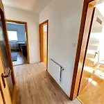 Apartmán 8 Einzelbetten I 6 Schlafzimmer I 2 Sep Ebenen I 2 Baeder, 2 Sep Wc I Messe, A81 I Monteure, Teams