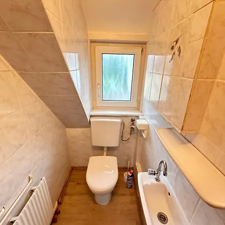 8 Einzelbetten I 6 Schlafzimmer I 2 Sep Ebenen I 2 Baeder, 2 Sep Wc I Messe, A81 I Monteure, Teams Apartamento *