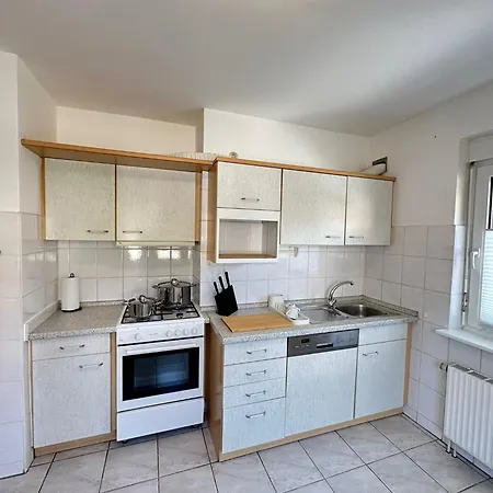 8 Einzelbetten - 6 Schlafzimmer - Wohnzimmer & Grosse Terrasse Mit Grill - 2 Baeder - Auf 2 Ebenen - Naehe Messe Stuttgart & A81 - Ideal Fuer Teams & Familien