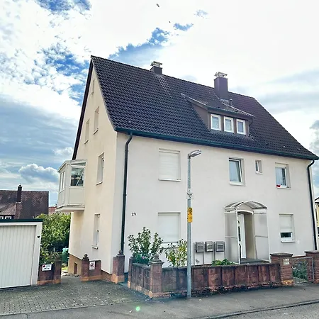 8 Einzelbetten I 6 Schlafzimmer I 2 Sep Ebenen I 2 Baeder, 2 Sep Wc I Messe, A81 I Monteure, Teams Apartament Böblingen