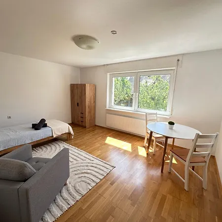 W24 I Mehrzimmer-wohnung In Mit 6 Schlafzimmern & 8 Einzelbetten I Terrasse I 2 Ebenen I Naehe Messe & A81 * Böblingen