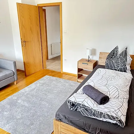 Апартаменты W24 I 2-ebenen-wohnung In I 6 Schlafzimmer - 8 Einzelbetten I 2 Baeder & 2 Wc I Terrasse I Naehe Messe & A81 I Ideal Fuer Teams Und Monteure Бёблинген