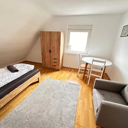 W24 I Mehrzimmer-wohnung In Mit 6 Schlafzimmern & 8 Einzelbetten I Terrasse I 2 Ebenen I Naehe Messe & A81 Böblingen