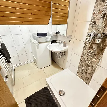 Apartmán 8 Einzelbetten - 6 Schlafzimmer - Wohnzimmer & Grosse Terrasse Mit Grill - 2 Baeder - Auf 2 Ebenen - Naehe Messe Stuttgart & A81 - Ideal Fuer Teams & Familien