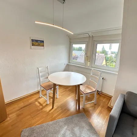 8 Einzelbetten - 6 Schlafzimmer - Wohnzimmer & Grosse Terrasse Mit Grill - 2 Baeder - Auf 2 Ebenen - Naehe Messe Stuttgart & A81 - Ideal Fuer Teams & Familien *