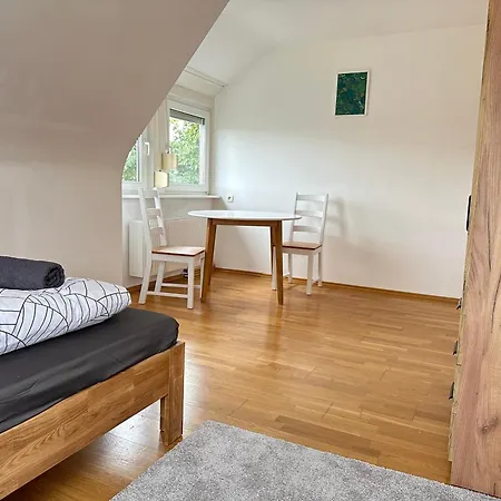 W24 I Mehrzimmer-wohnung In Mit 6 Schlafzimmern & 8 Einzelbetten I Terrasse I 2 Ebenen I Naehe Messe & A81 Appartement