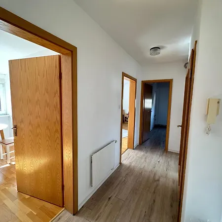 8 Einzelbetten I 6 Schlafzimmer I 2 Sep Ebenen I 2 Baeder, 2 Sep Wc I Messe, A81 I Monteure, Teams Apartament Böblingen