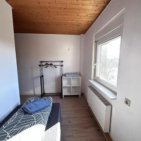 8 Einzelbetten I 6 Schlafzimmer I 2 Sep Ebenen I 2 Baeder, 2 Sep Wc I Messe, A81 I Monteure, Teams Lejlighed *
